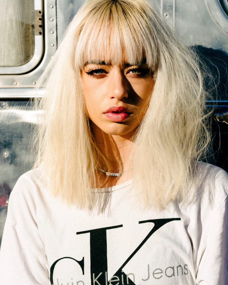 woman-wearing-white-shirt-2884362